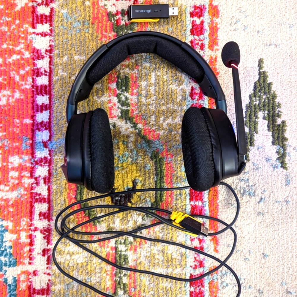 Corsair VOID PRO RGB Wireless Premium Gaming Headset with Dolby® Headphone 7.1